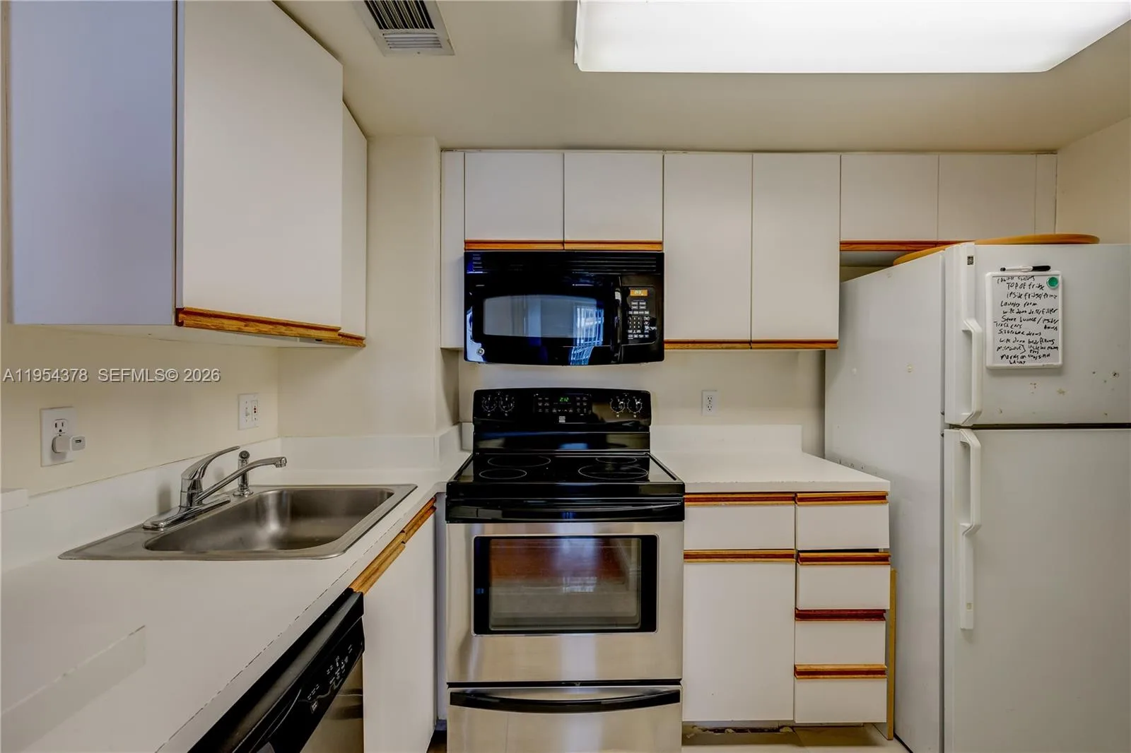 770 CLAUGHTON ISLAND DR # 811, Miami, FL 33131 photo 11