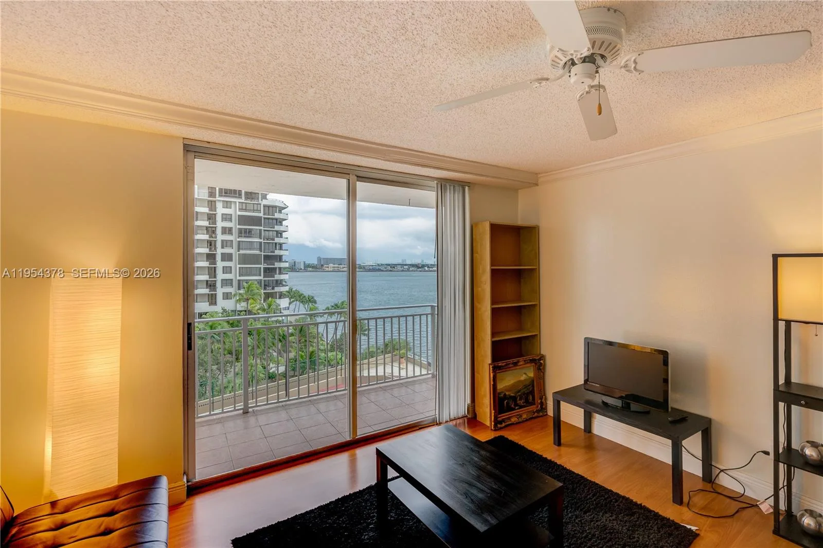 770 CLAUGHTON ISLAND DR # 811, Miami, FL 33131 photo 3