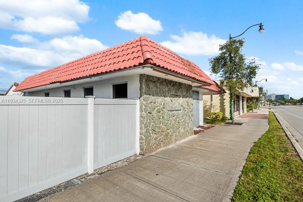 4749 Hollywood Blvd, Hollywood, FL 33021