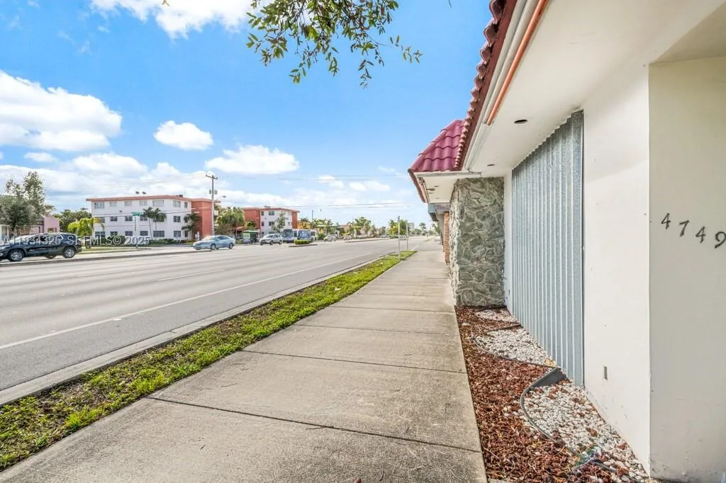 4749 Hollywood Blvd, Hollywood, FL 33021 photo 3