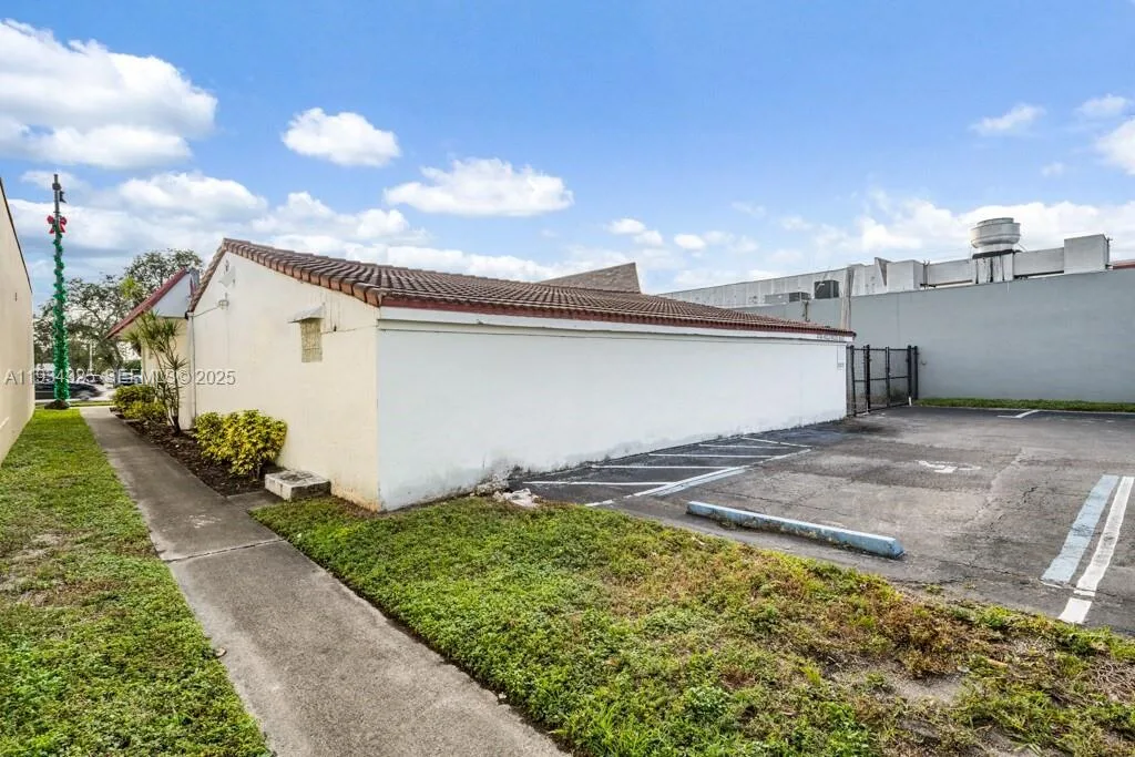 4749 Hollywood Blvd, Hollywood, FL 33021 photo 6