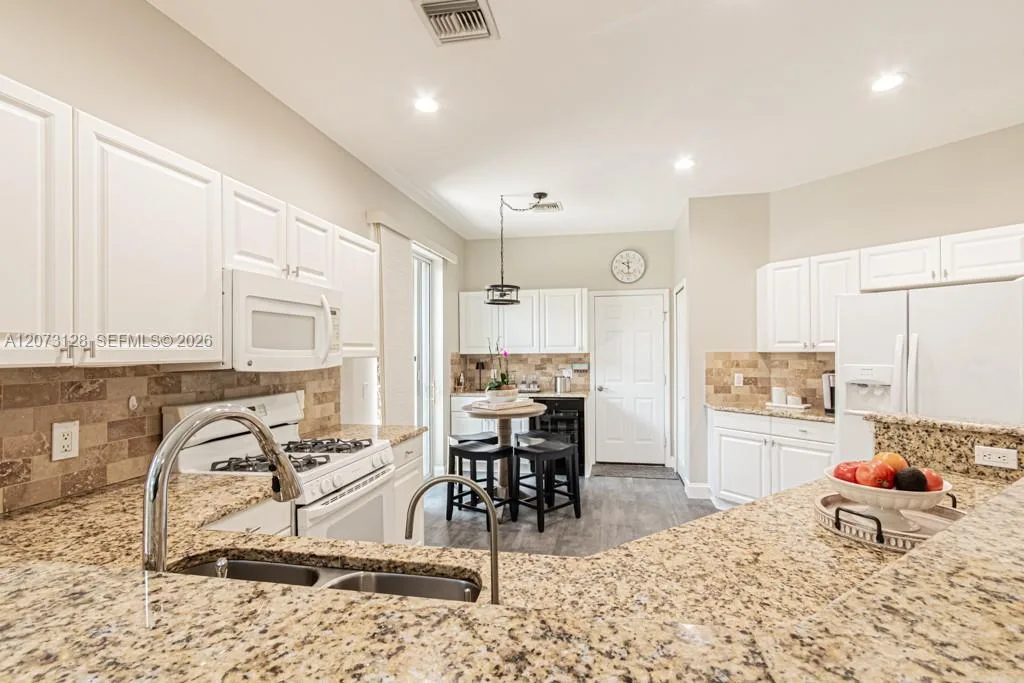 10545 Avila Cir, Fort Myers, FL 33913 photo 12