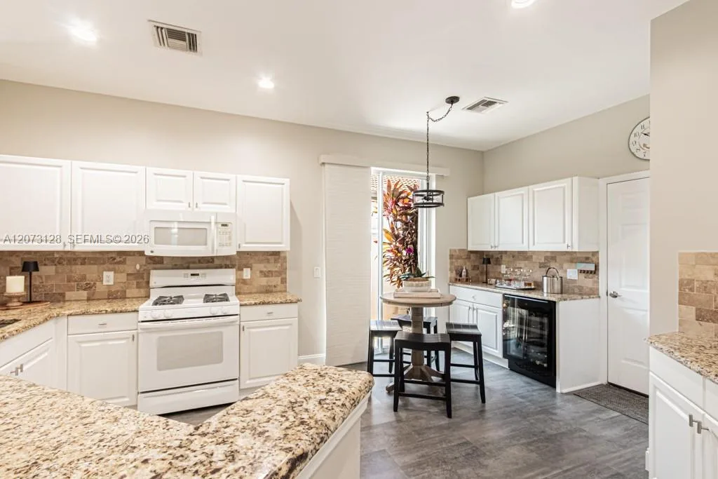 10545 Avila Cir, Fort Myers, FL 33913 photo 13