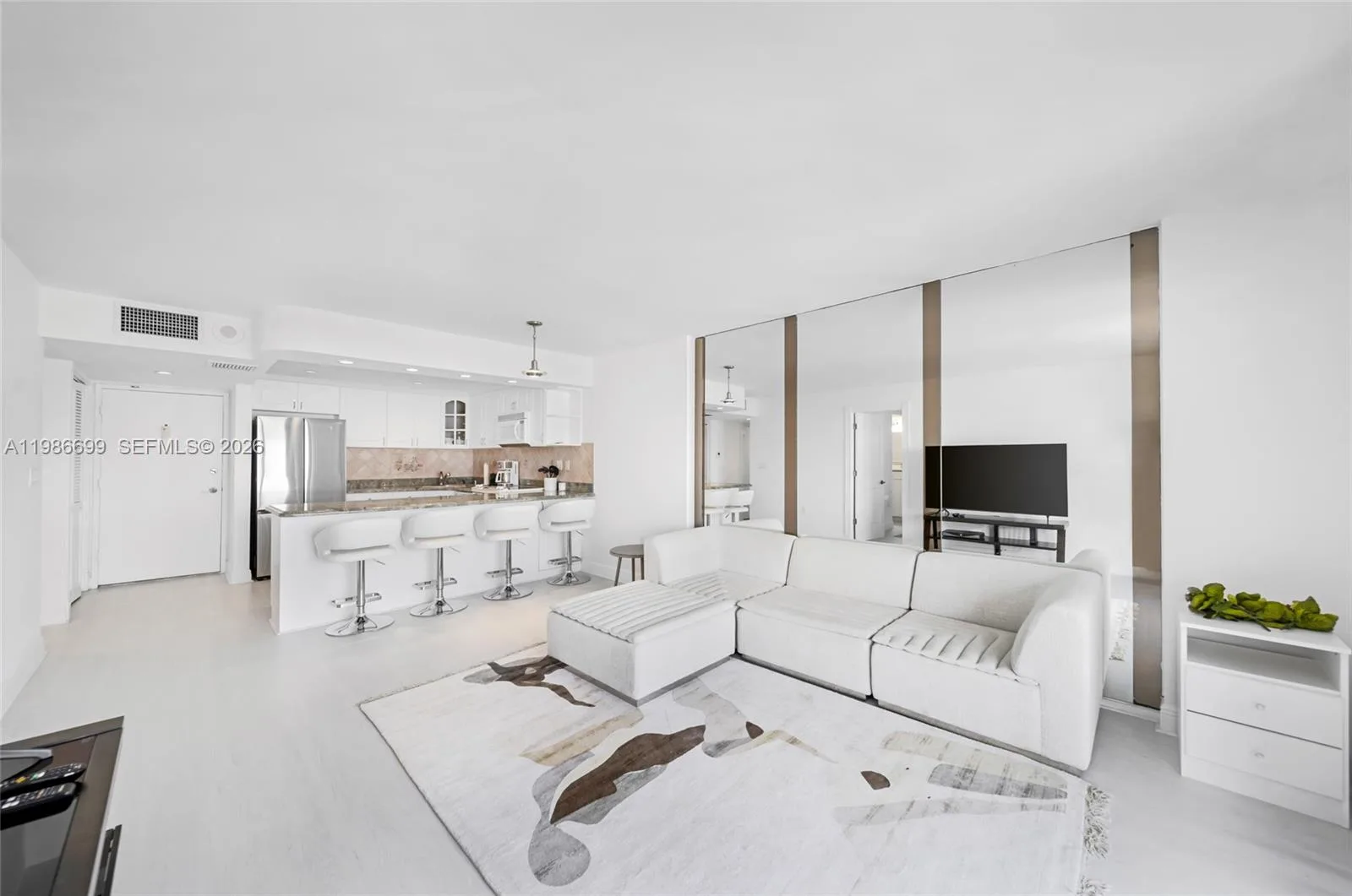 465 Ocean Dr # 1102, Miami Beach, FL 33139 photo 2