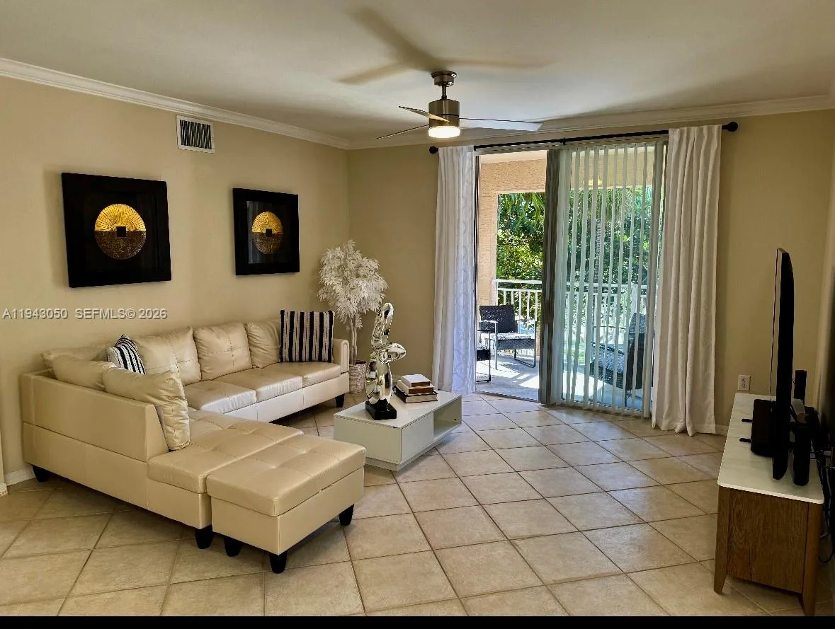 6434 Emerald Dunes Dr # 304, West Palm Beach, FL 33411