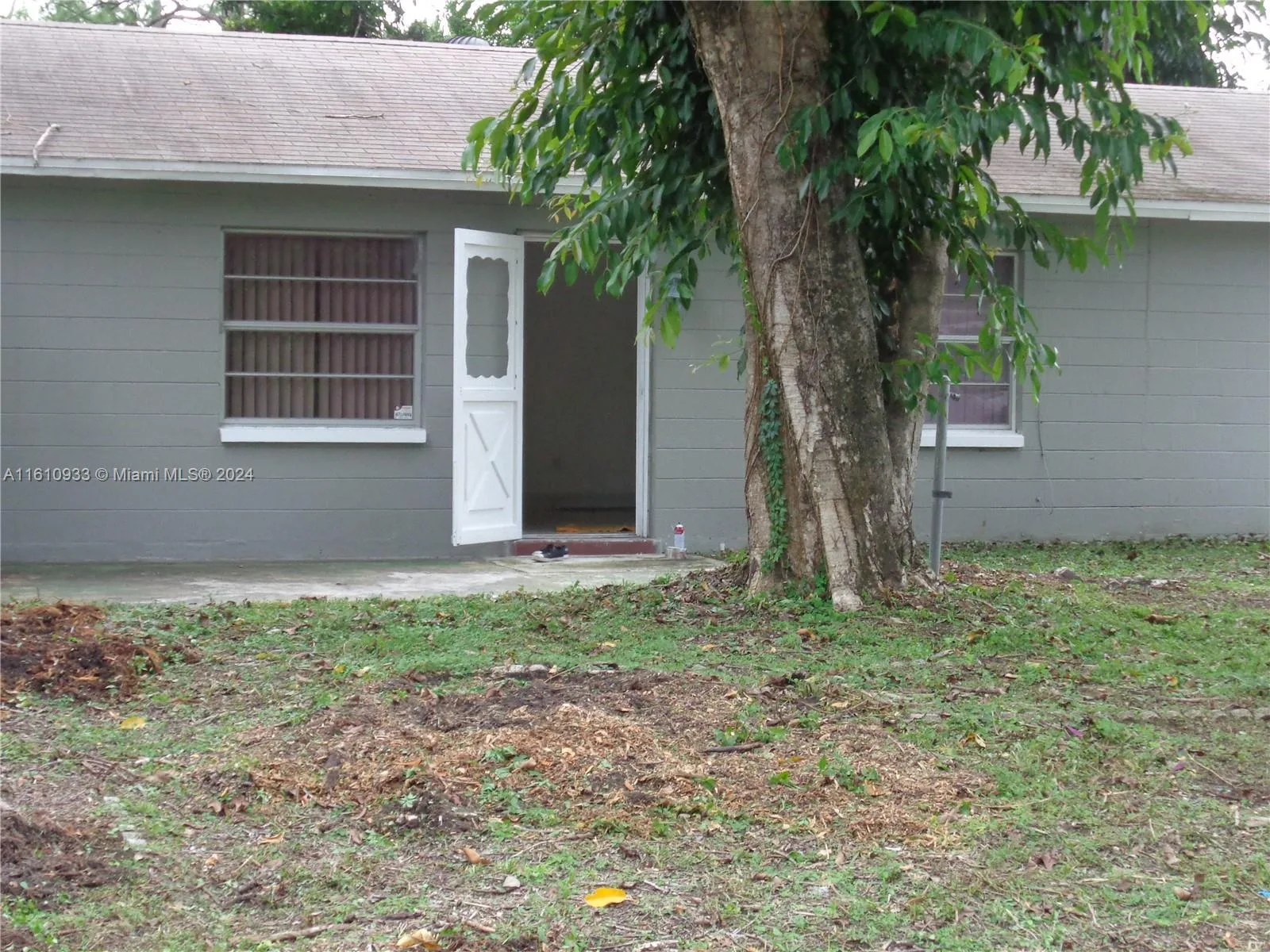 316 Vermont way, Lehigh Acres, FL 33936