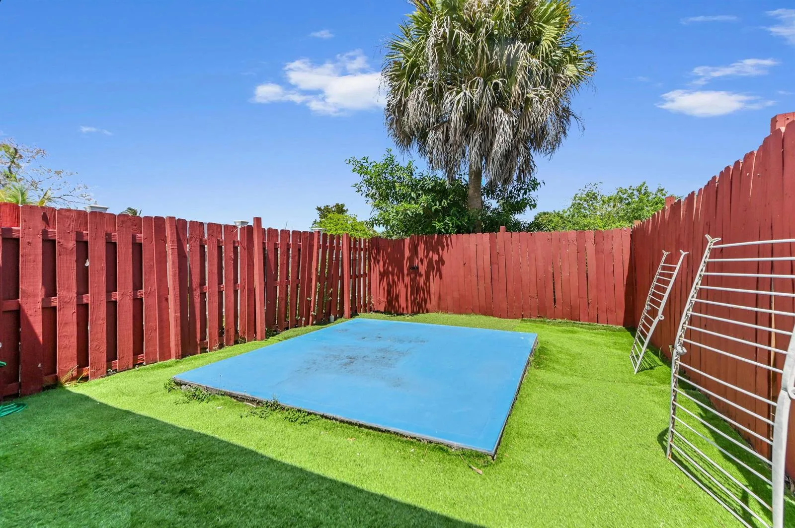 7904 SW 8th Street, North Lauderdale, FL 33068