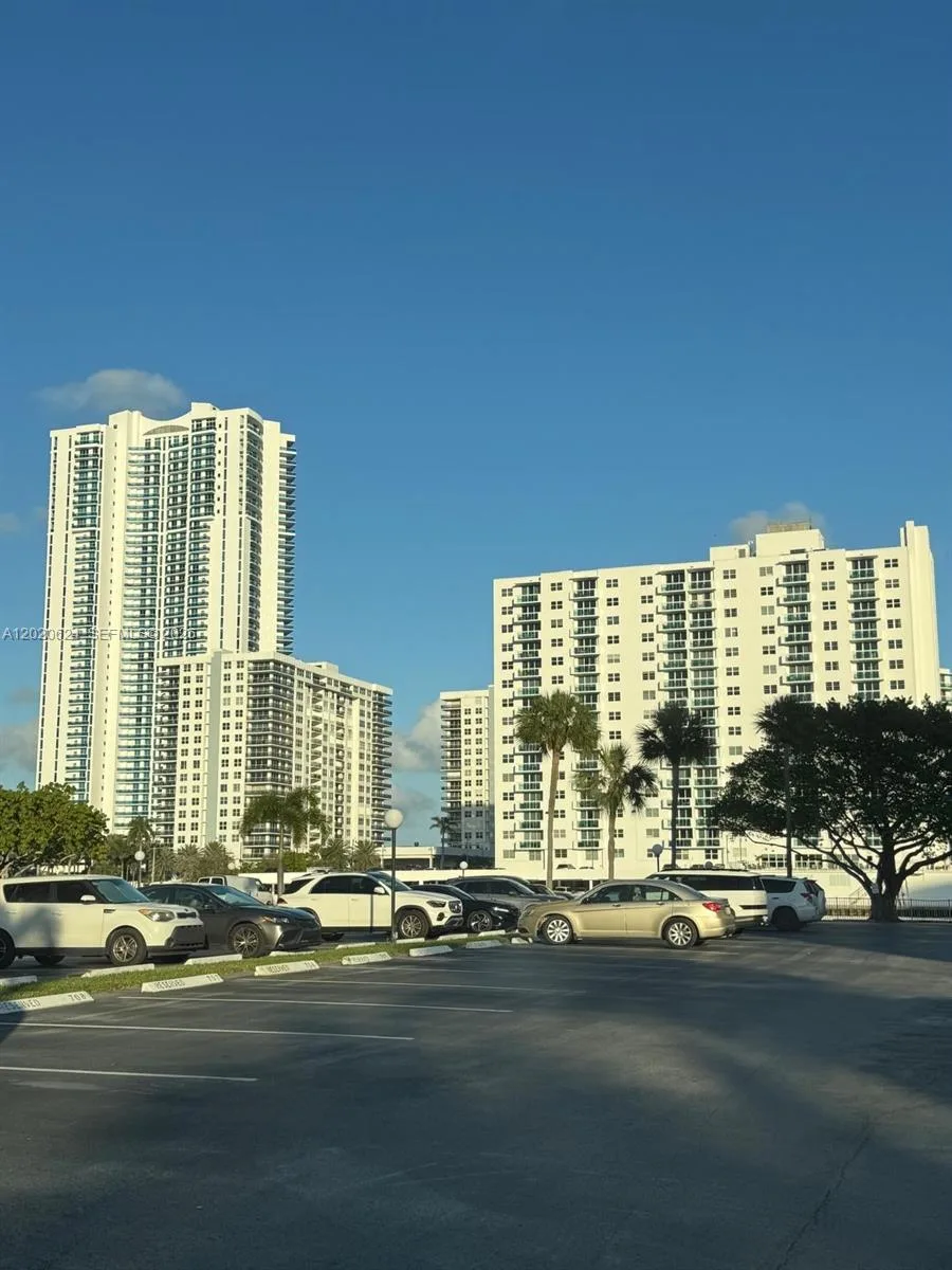 800 Parkview Dr # 406, Hallandale Beach, FL 33009