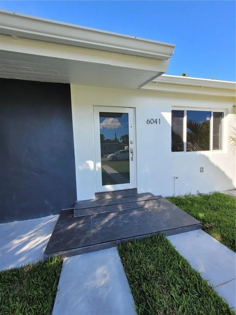 6041 SW 17th Street, Miami, FL 33155 photo 2
