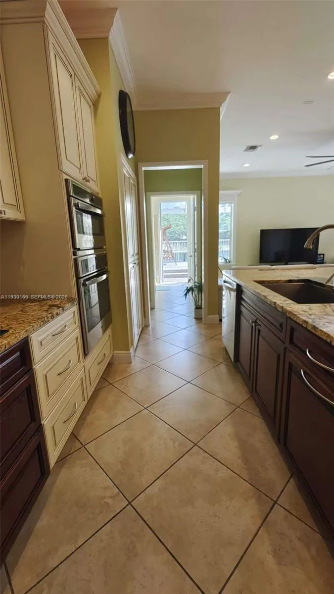 1035 Waterside Cir, Weston, FL 33327 photo 9