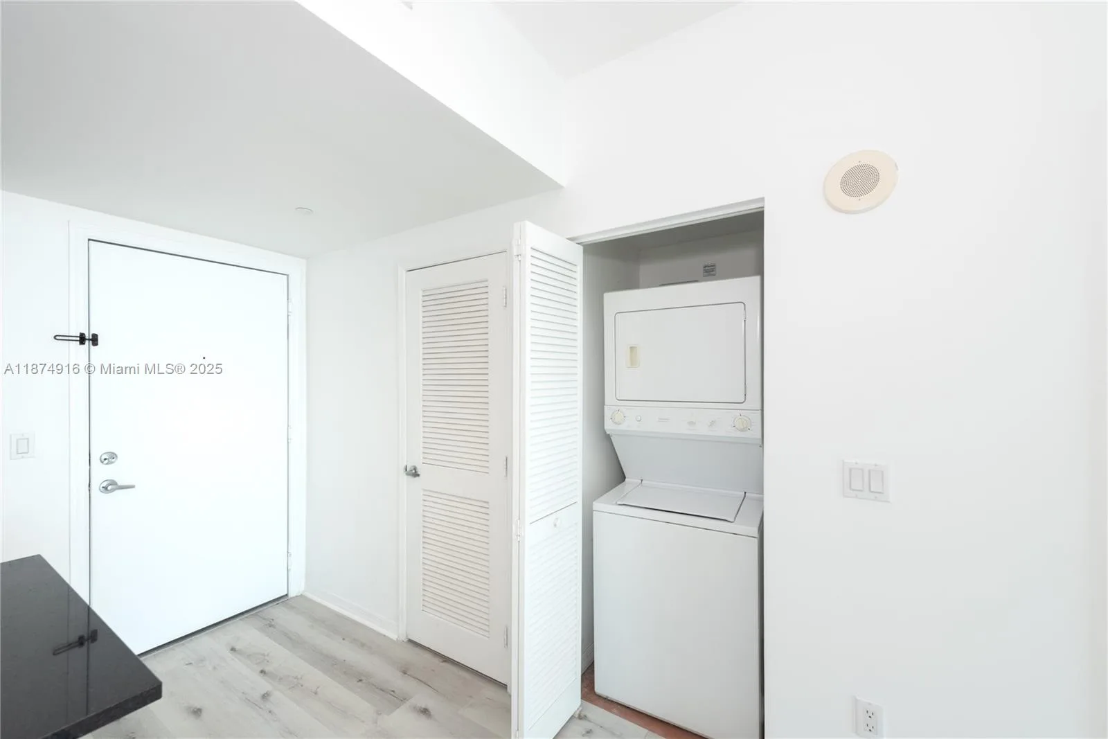 951 Brickell Ave # 3102, Miami, FL 33131 photo 11