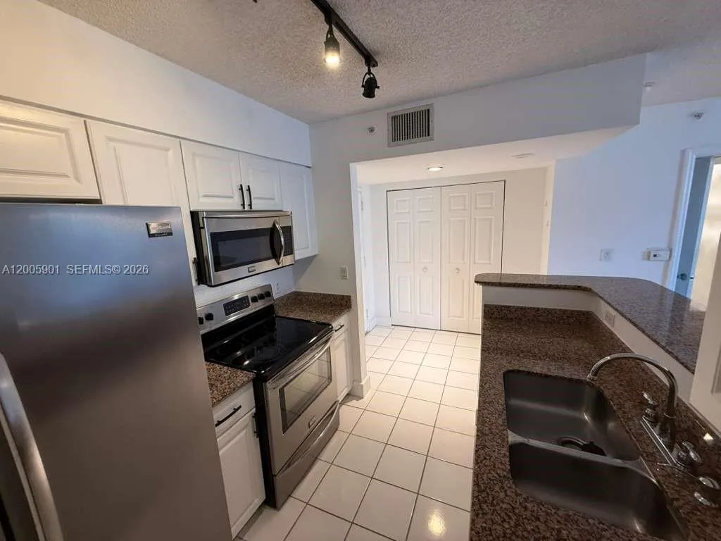 1155 Brickell Bay Dr # 606, Miami, FL 33131 photo 11