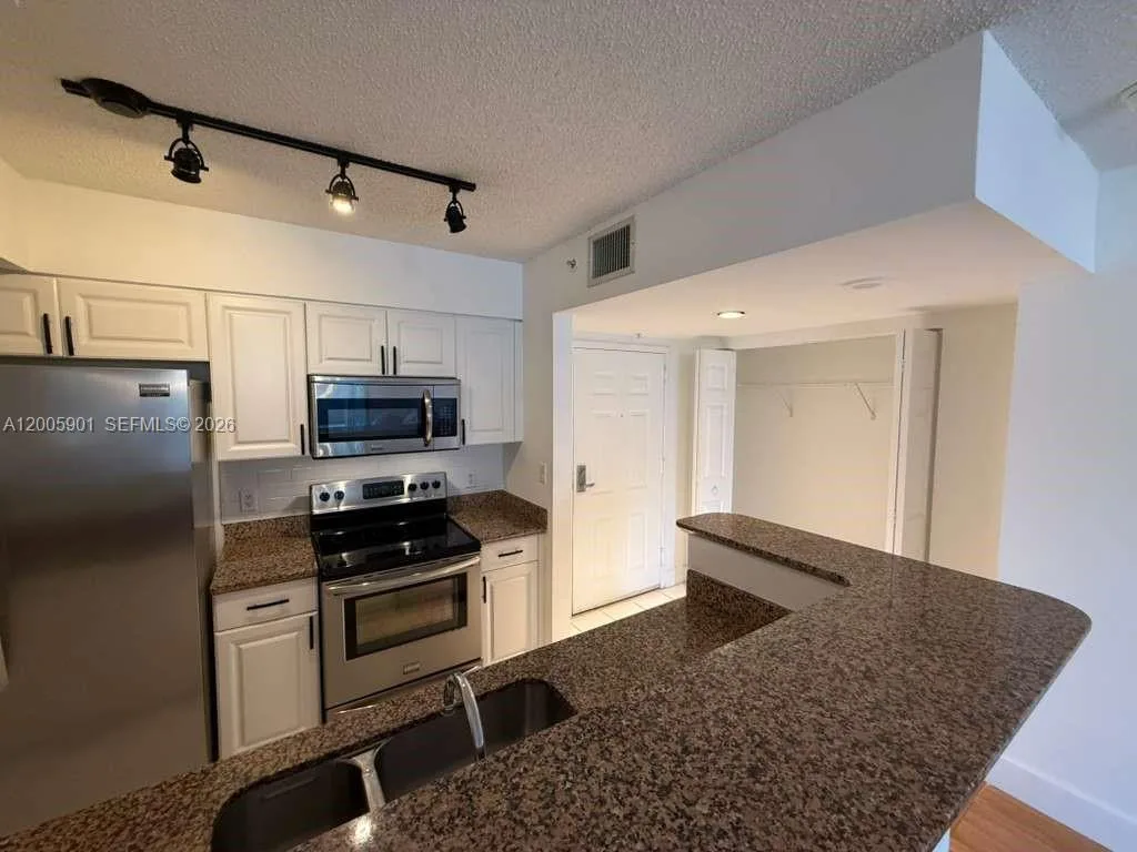 1155 Brickell Bay Dr # 606, Miami, FL 33131 photo 8