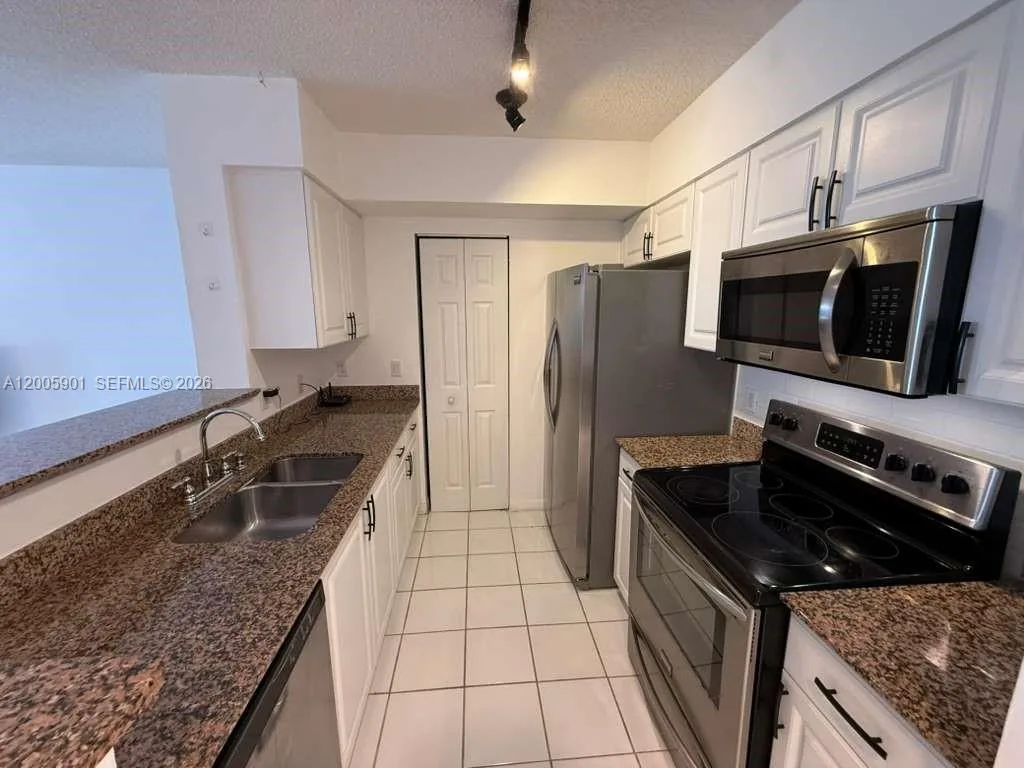 1155 Brickell Bay Dr # 606, Miami, FL 33131 photo 9