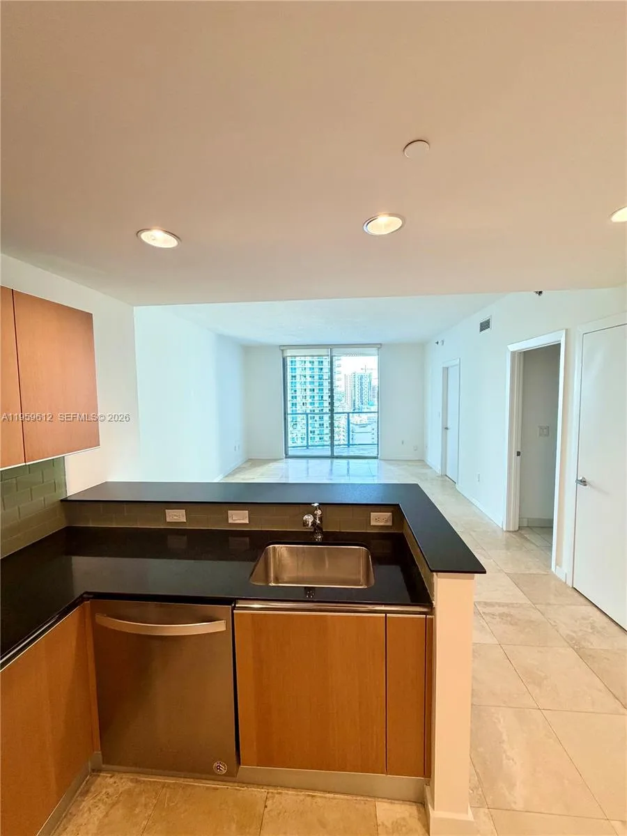 1060 Brickell Ave # 2113, Miami, FL 33131 photo 12