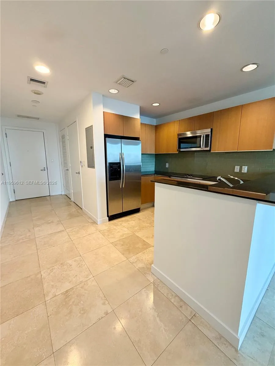 1060 Brickell Ave # 2113, Miami, FL 33131 photo 2