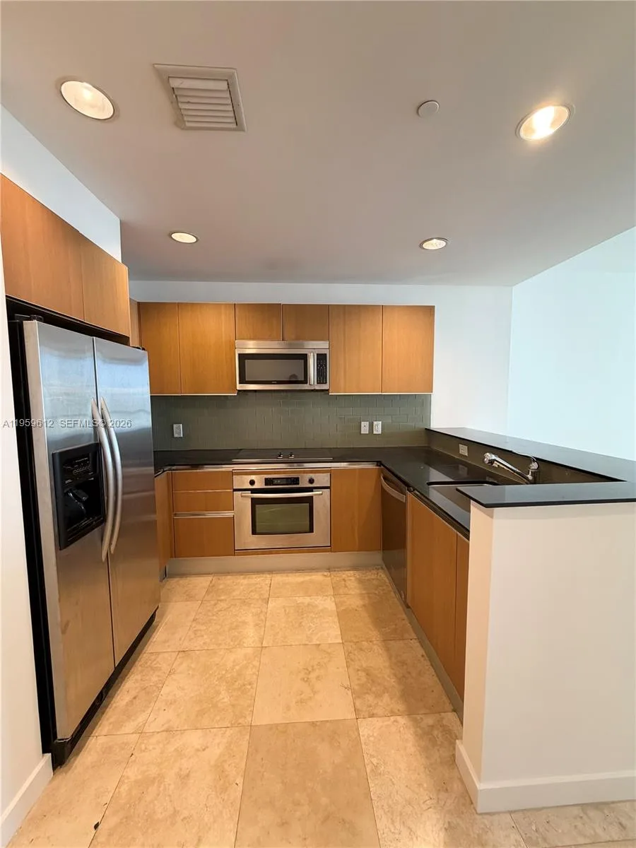 1060 Brickell Ave # 2113, Miami, FL 33131 photo 4