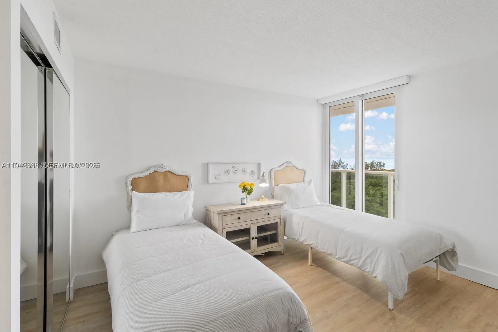 100 Bayview Dr # 1024, Sunny Isles Beach, FL 33160 photo 12