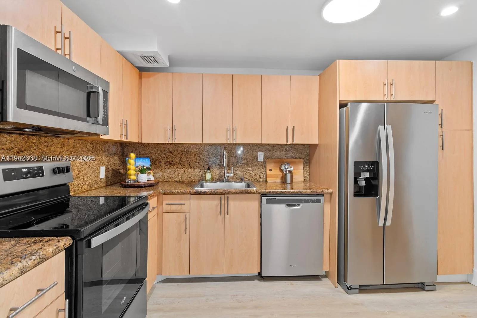 100 Bayview Dr # 1024, Sunny Isles Beach, FL 33160 photo 4