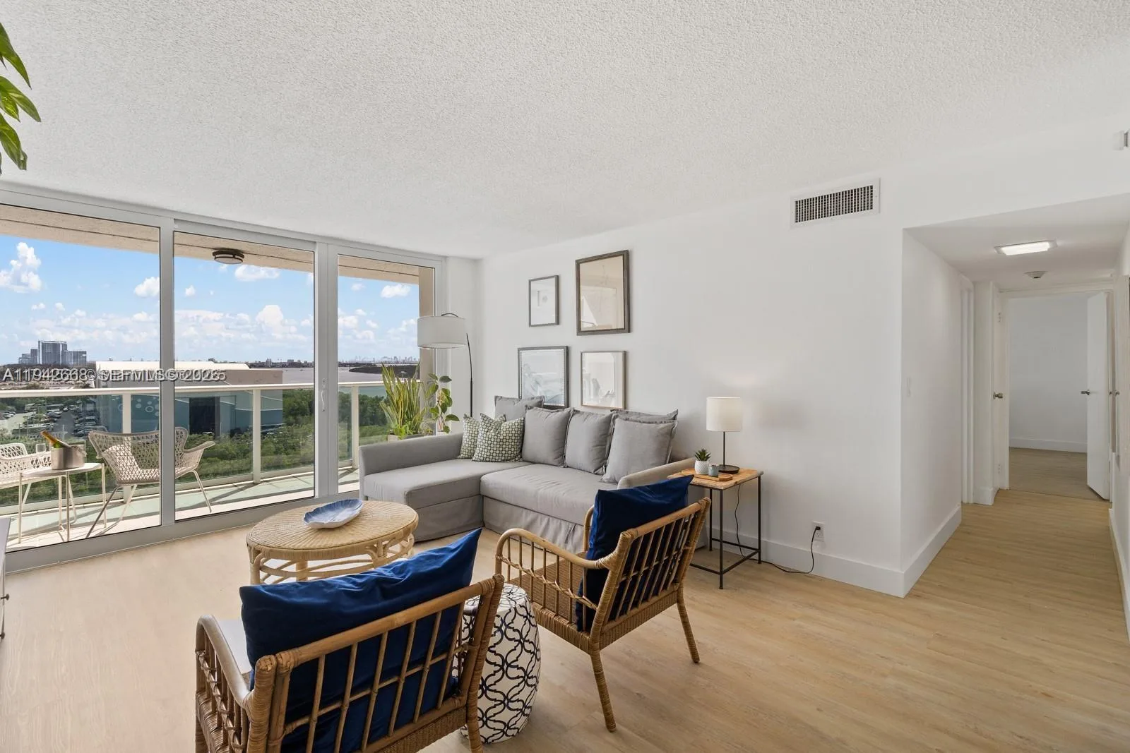 100 Bayview Dr # 1024, Sunny Isles Beach, FL 33160 photo 9