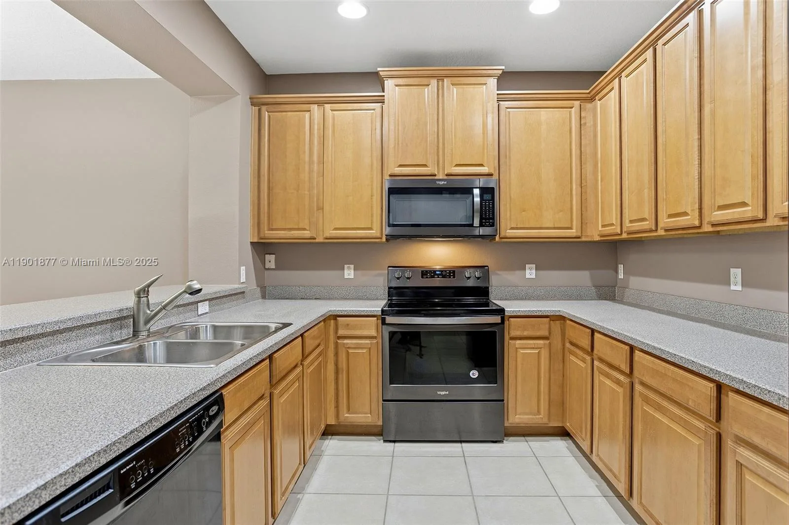 935 Davenwood Ct, Orlando, FL 34761 photo 4