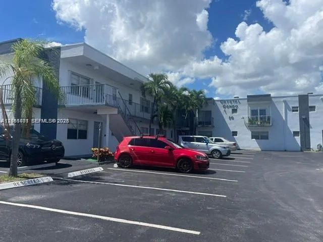 30 SE 4th Ave # 214, Hallandale Beach, FL 33009