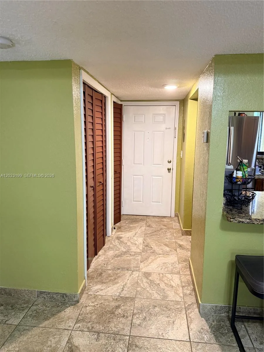 191 Lakeview Dr # 103, Weston, FL 33326