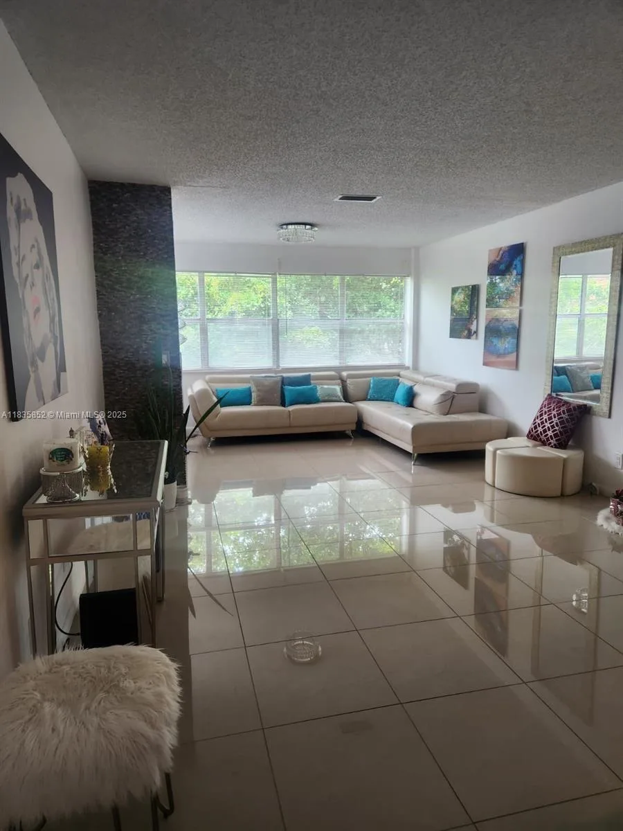 9800 Sunrise Lakes Blvd # 309, Sunrise, FL 33322 photo 3