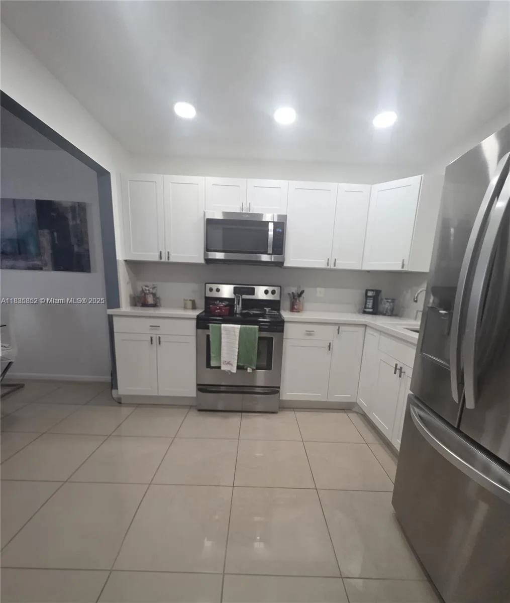9800 Sunrise Lakes Blvd # 309, Sunrise, FL 33322 photo 4