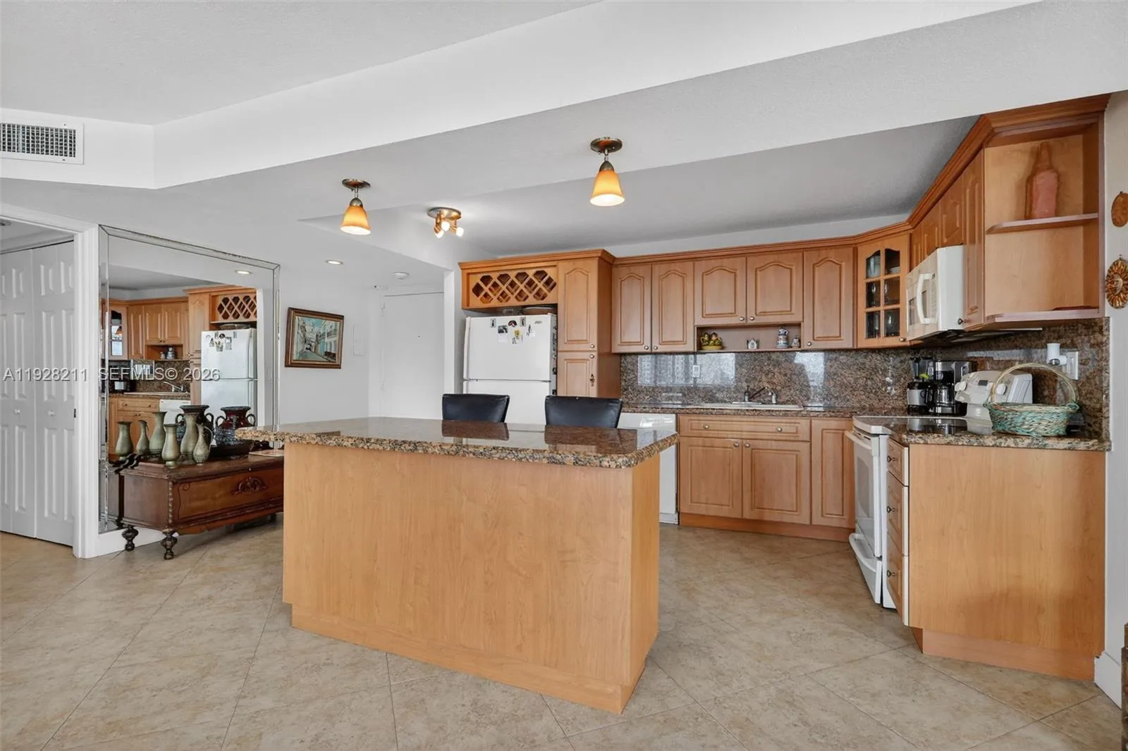 7135 Collins Ave # 1015, Miami Beach, FL 33141 photo 7
