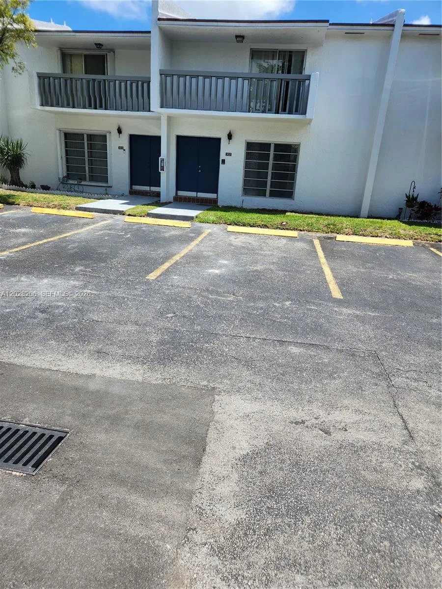 9430 SW 170th St # 302, Palmetto Bay, FL 33157