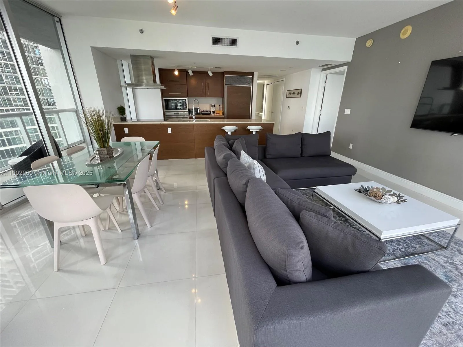 485 Brickell Ave # 2602, Miami, FL 33131 photo 6