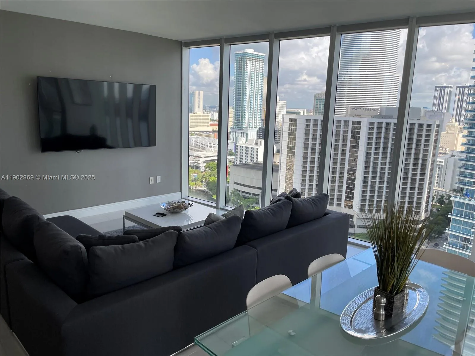 485 Brickell Ave # 2602, Miami, FL 33131 photo 7