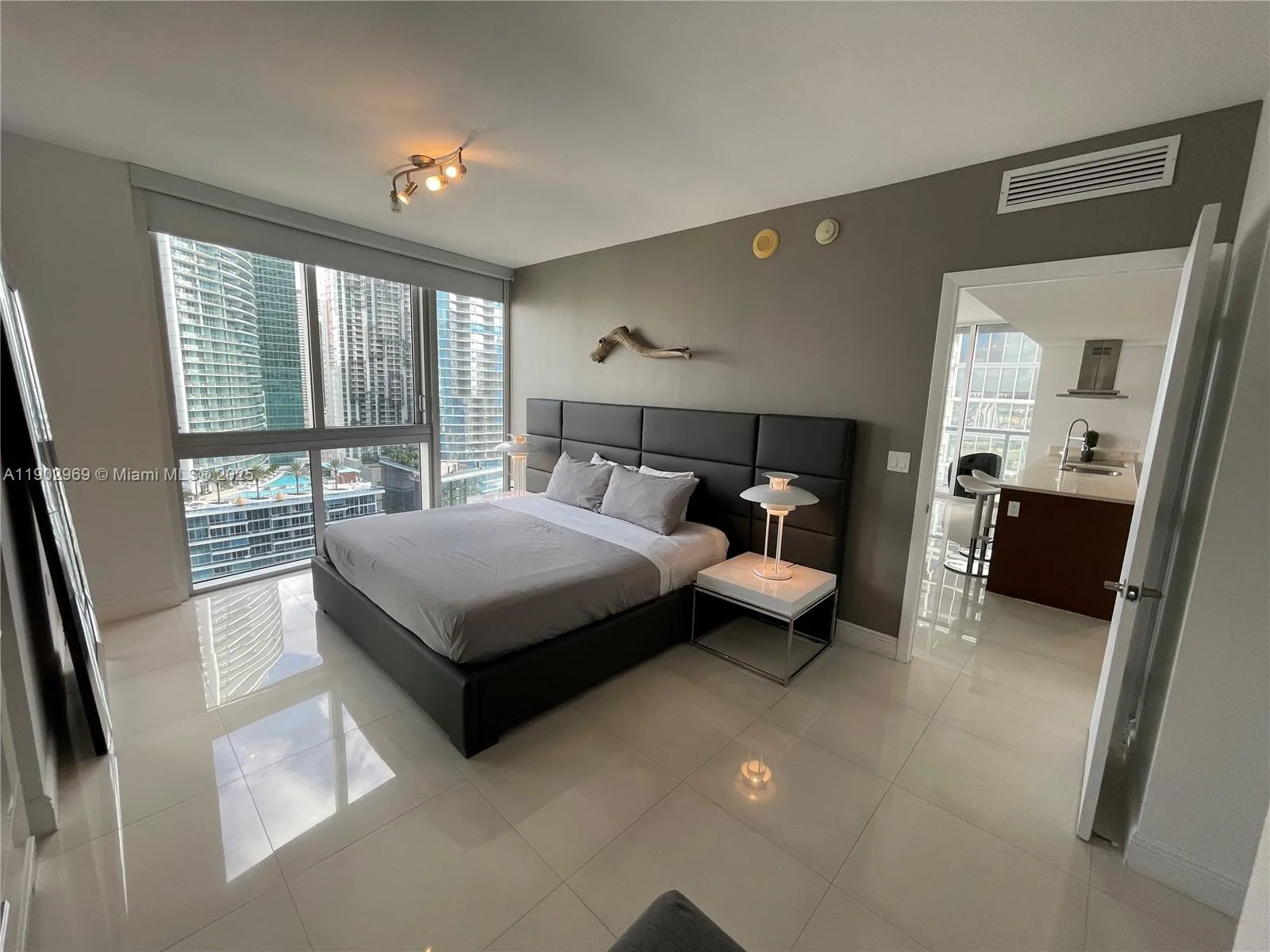 485 Brickell Ave # 2602, Miami, FL 33131 photo 8