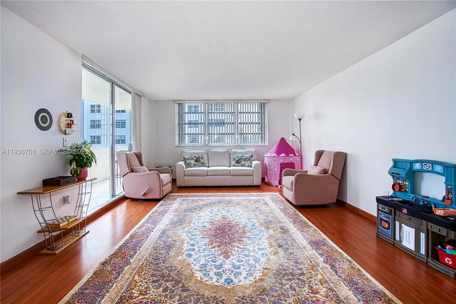 1833 S Ocean Dr # 902, Hallandale Beach, FL 33009