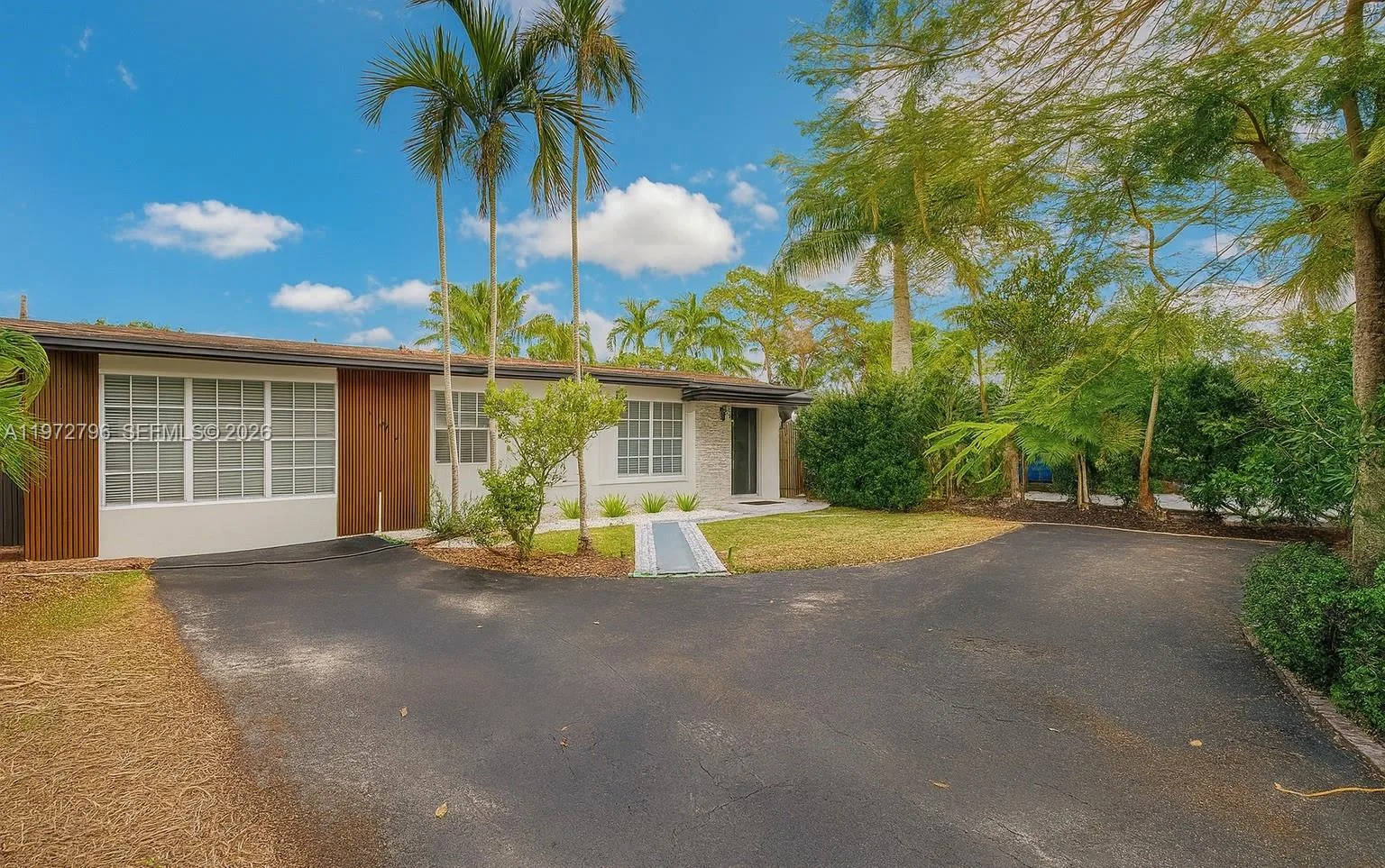 1399 NE 38th St, Oakland Park, FL 33334 photo 2