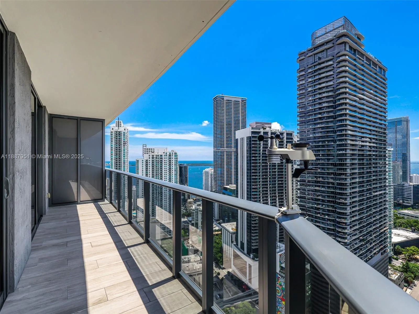 45 SW 9th St # 3905, Miami, FL 33130