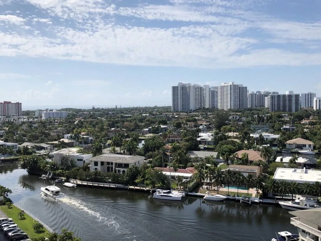 427 Golden Isles Dr # 15J, Hallandale Beach, FL 33009 photo 2