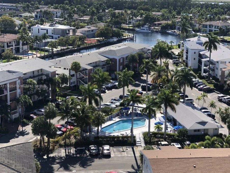 427 Golden Isles Dr # 15J, Hallandale Beach, FL 33009 photo 4