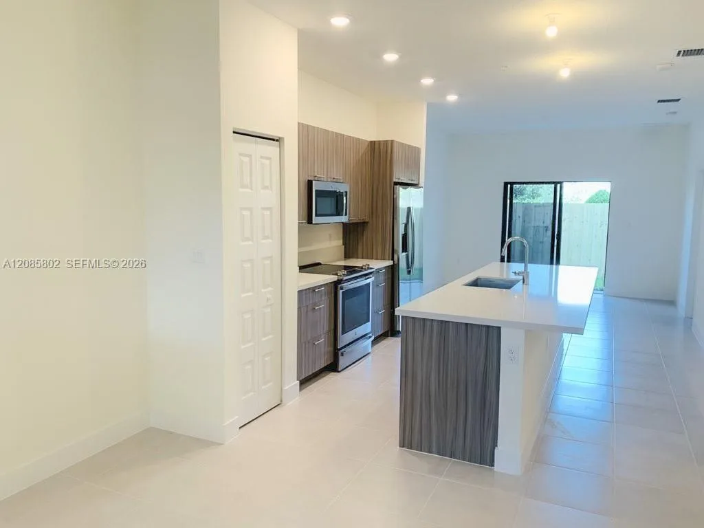 8151 NW 104th Ave # 4, Doral, FL 33178