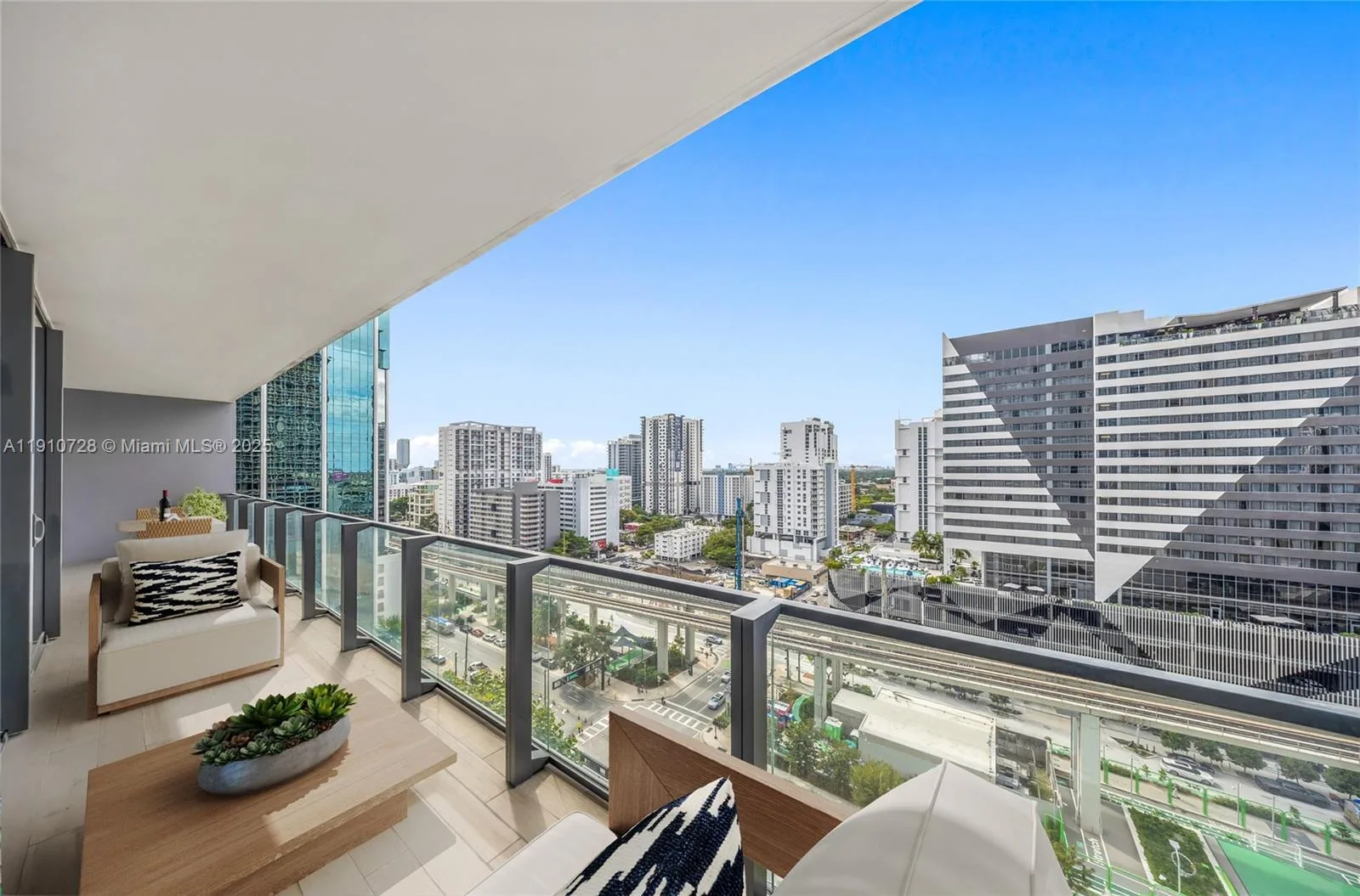 88 SW 7th St # 1004, Miami, FL 33130 photo 3