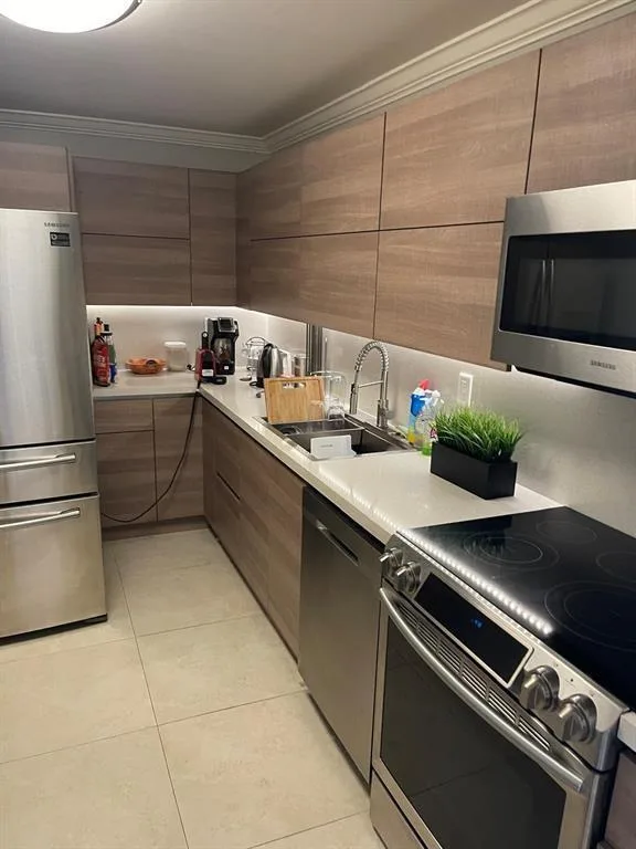 3000 S Ocean Drive # 302, Hollywood, FL 33019