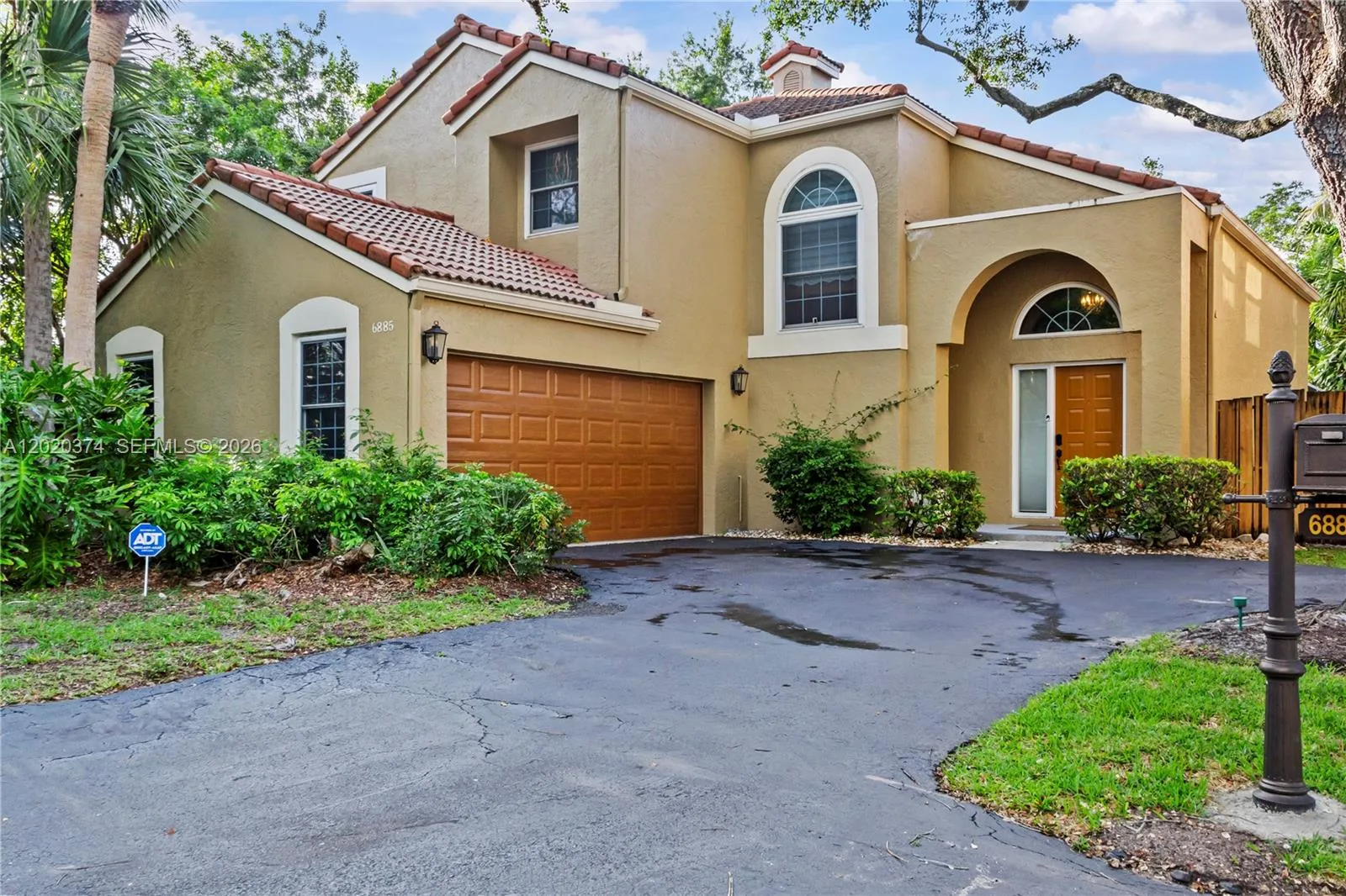 6885 NW 75th Pl, Parkland, FL 33067
