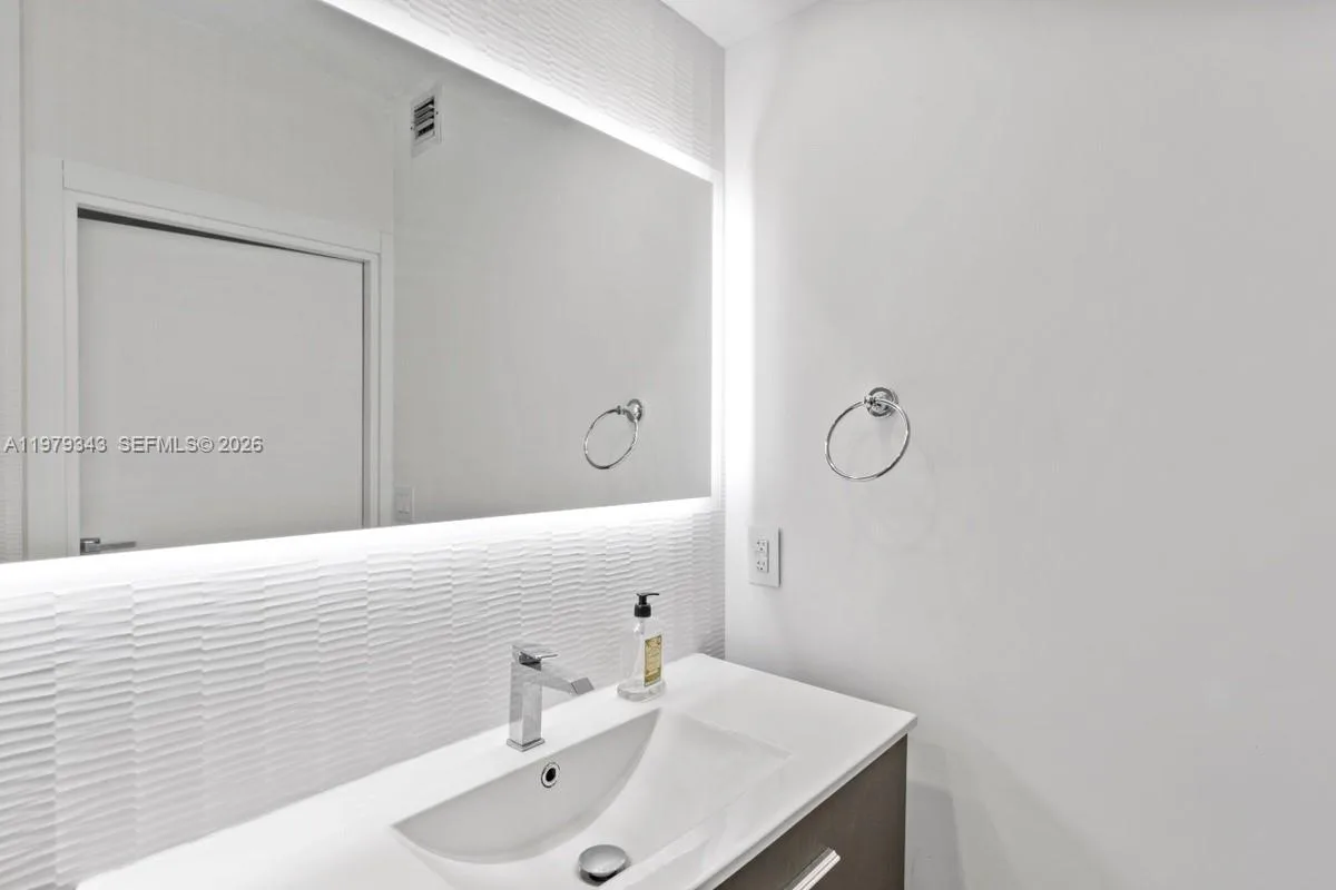 110 Washington Ave # 1411, Miami Beach, FL 33139 photo 12
