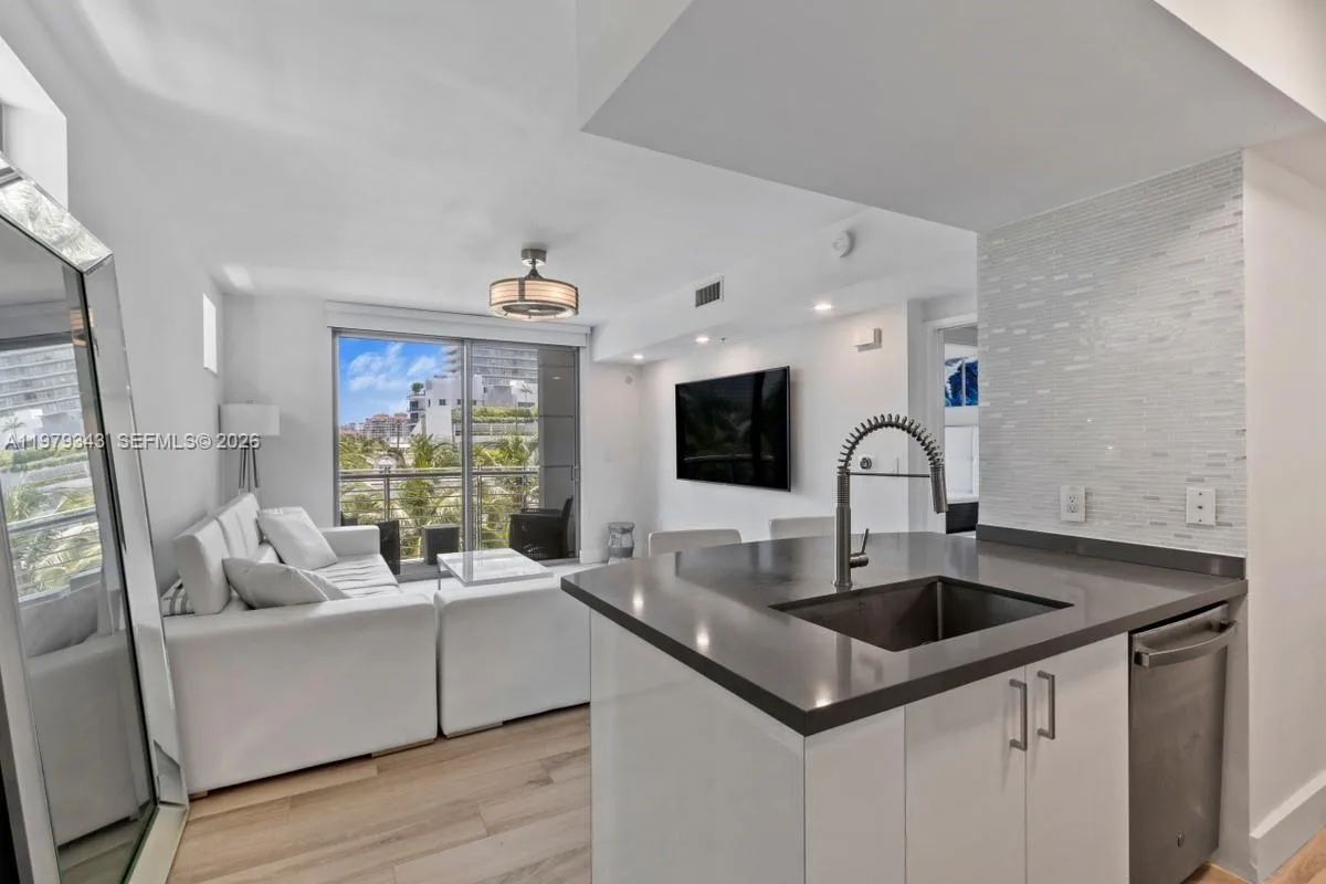 110 Washington Ave # 1411, Miami Beach, FL 33139 photo 3