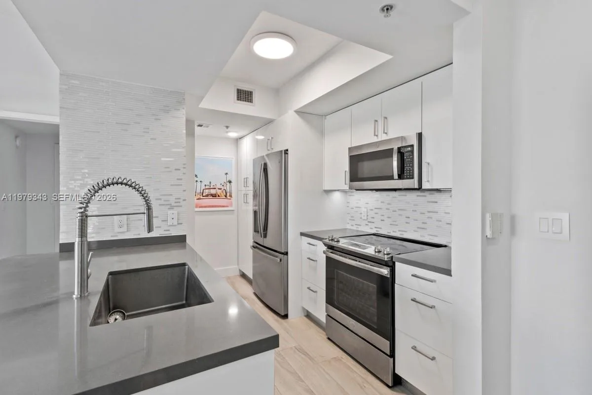 110 Washington Ave # 1411, Miami Beach, FL 33139 photo 7