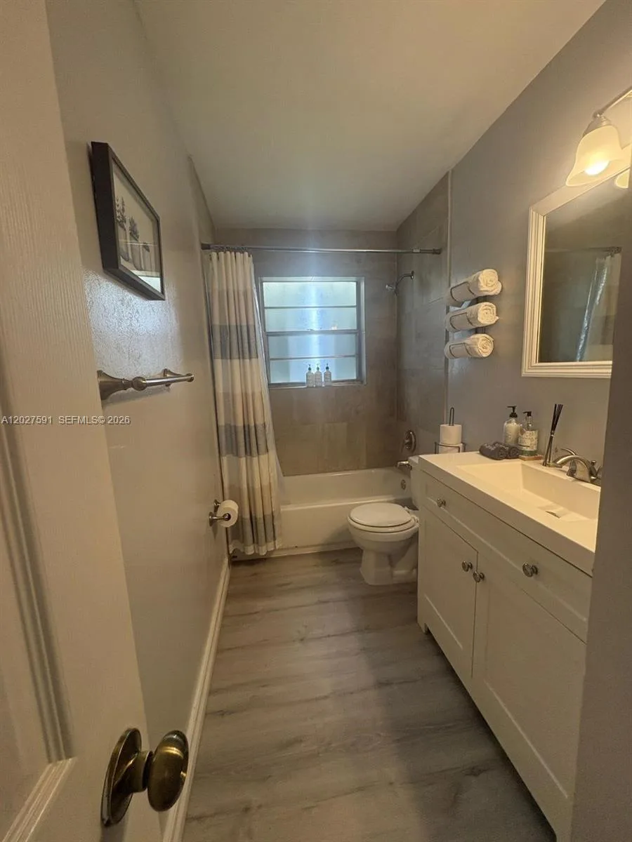 201 Columbus Pkwy # A, Hollywood, FL 33021 photo 3