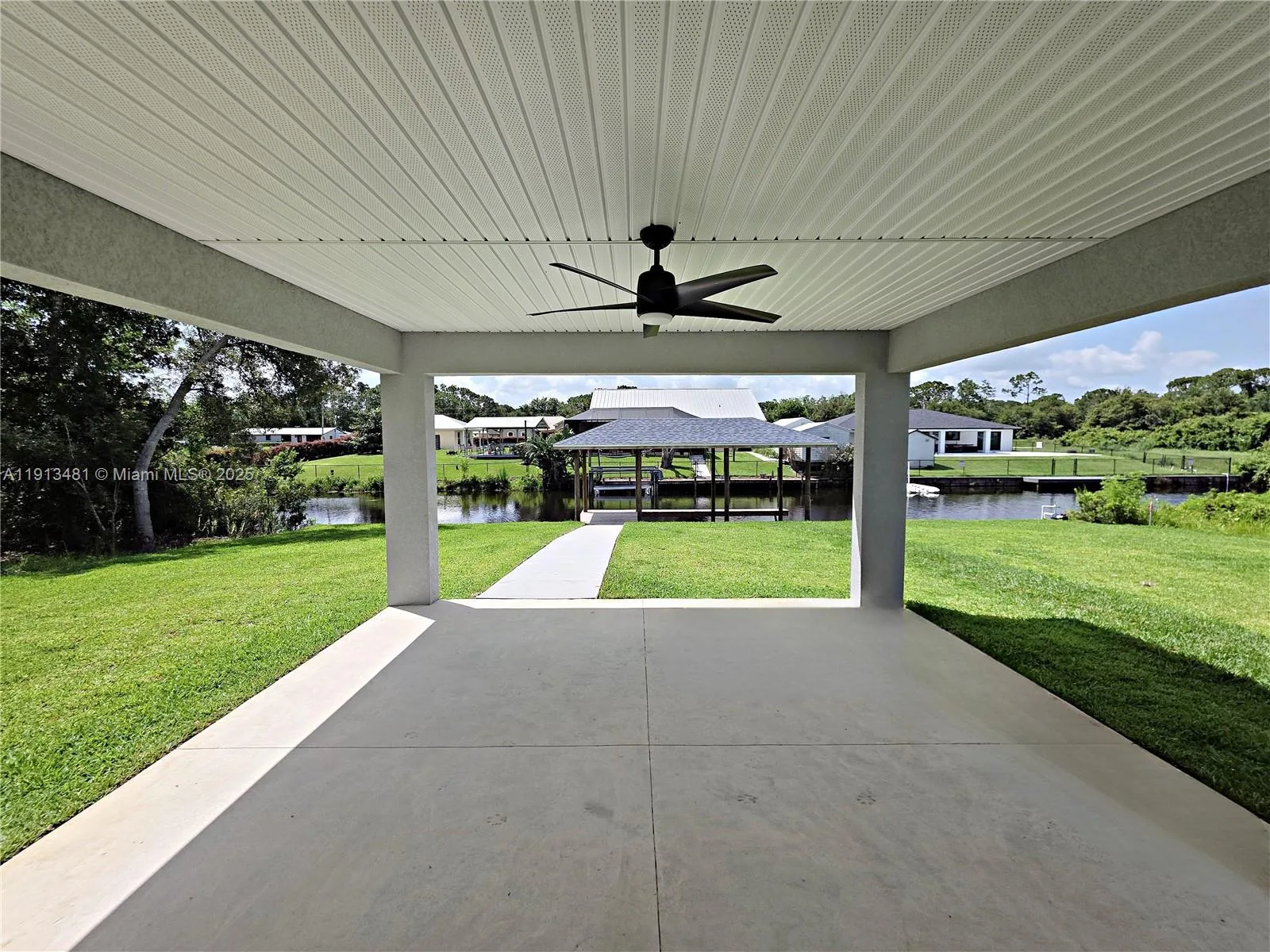 157 MANGO RD NE, Lake Placid, FL 33852 photo 2