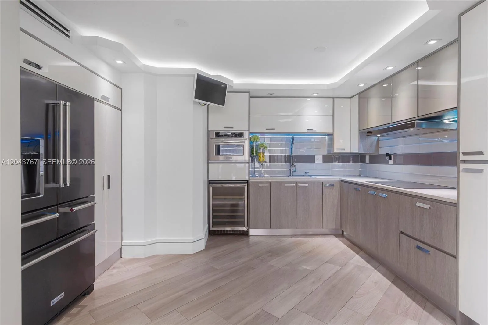 6061 Collins Ave # 8F, Miami Beach, FL 33140
