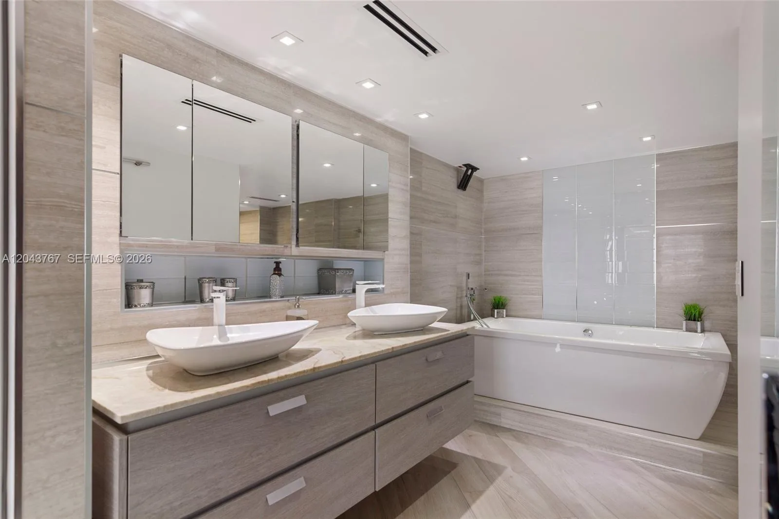6061 Collins Ave # 8F, Miami Beach, FL 33140 photo 4